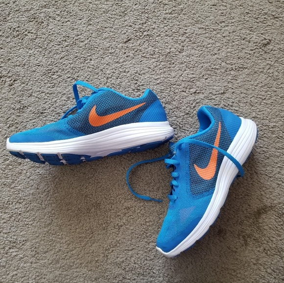 Nike Shoes - Picture 5 of 7